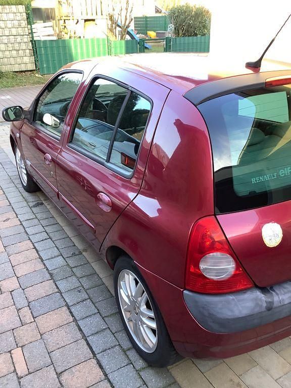 Gebraucht Renault Clio II Initiale 82 PS (60 kW) 2003 Rot Limousine
