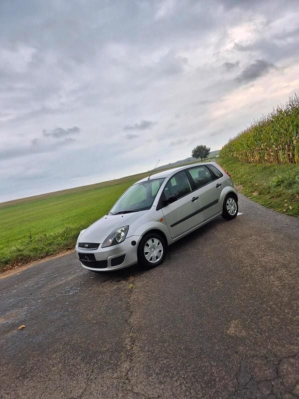 Silber Gebraucht 2008 Ford Fiesta Kleinwagen | 1.700 € - Bild 1/4