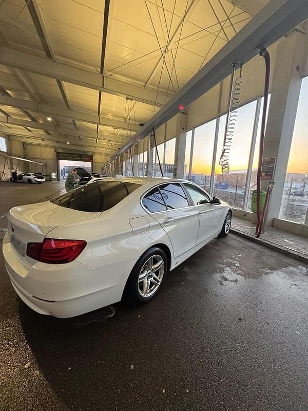 Gebraucht BMW 520 184 PS (135 kW) 2010 Weiß Limousine