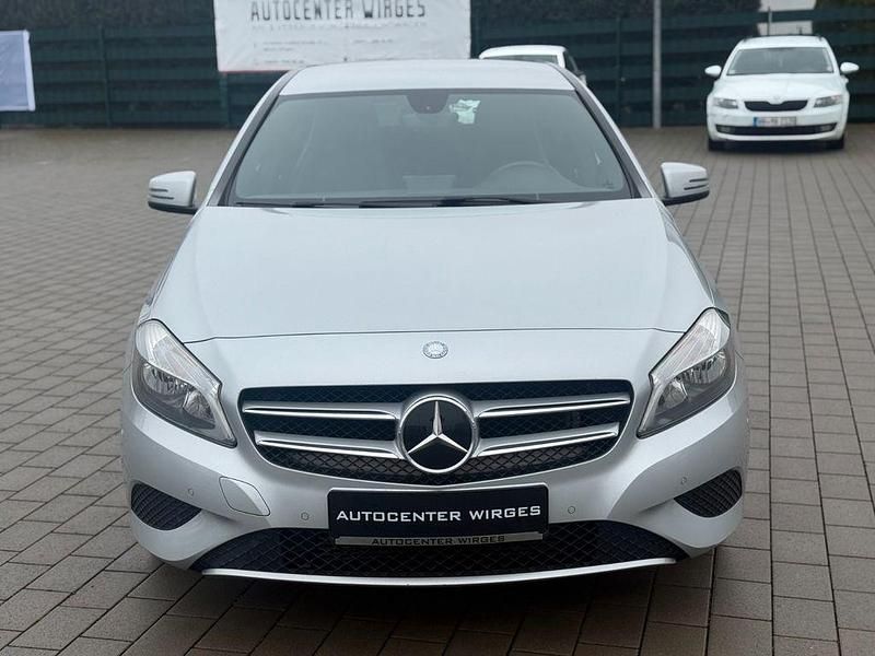 Gebraucht Mercedes A180 122 PS (89 kW) 2013 Silber Limousine