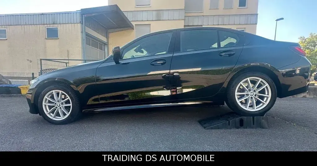 Gebraucht BMW 318 Shadowline 156 PS (114 kW) 2024 Schwarz Limousine