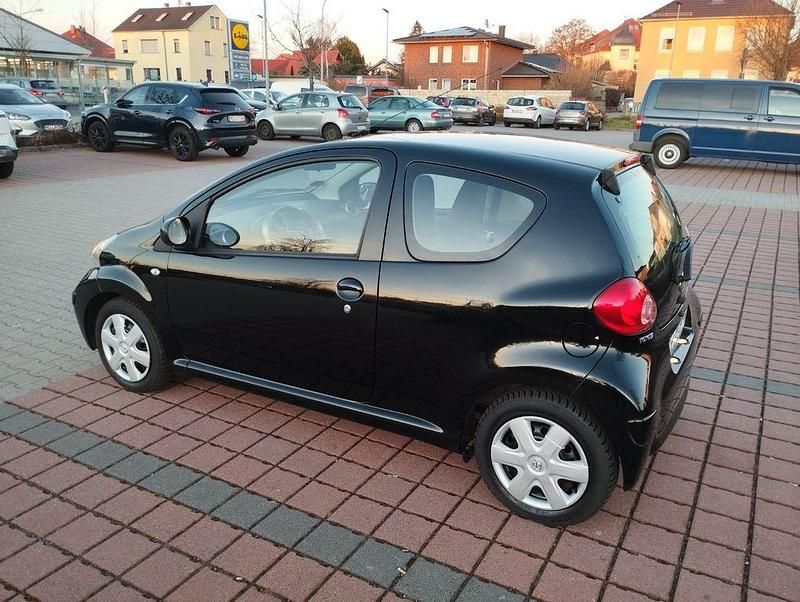 Gebraucht Toyota Aygo 68 PS (50 kW) 2007 Schwarz Kleinwagen