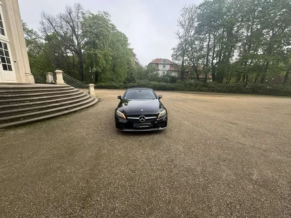 Gebraucht Mercedes C220 AMG line Plus 194 PS (142 kW) 2021 Schwarz Cabrio