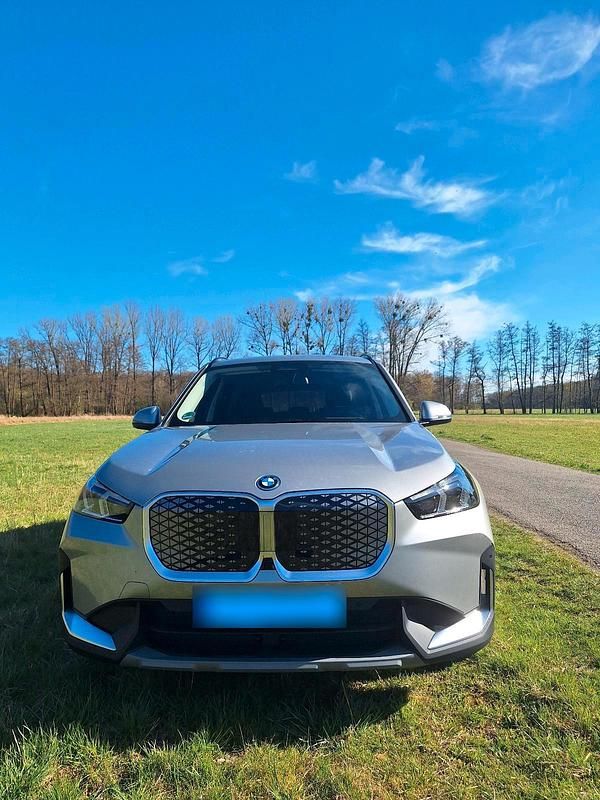Neu BMW iX1 150 kW (204 PS) 2025 Silber SUV