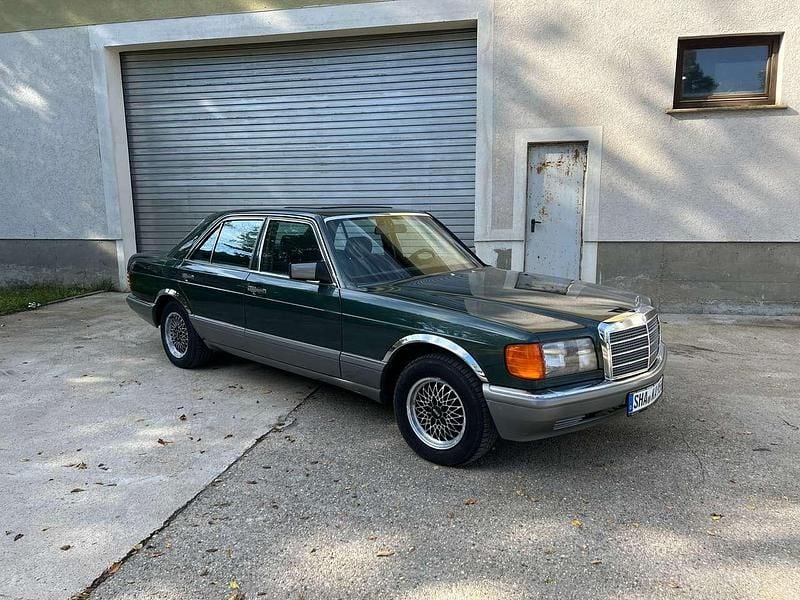 Nachtgrün metallic Gebraucht 1988 Mercedes 300 SE Limousine | 7.400 € - Bild 1/4