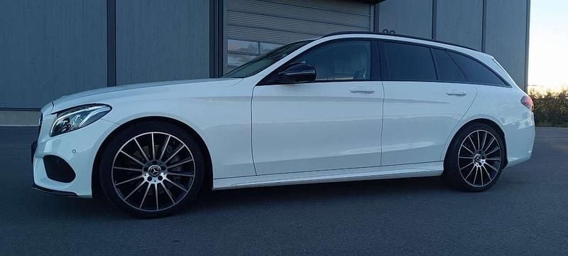 Weiß Gebraucht 2017 Mercedes C300 AMG line Kombi | 23.900 € (Fairer Preis) - Bild 1/4