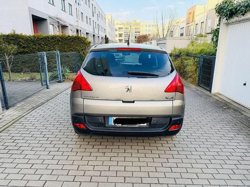 Gebraucht Peugeot 3008 Platinum 156 PS (114 kW) 2011 Gold Kombi