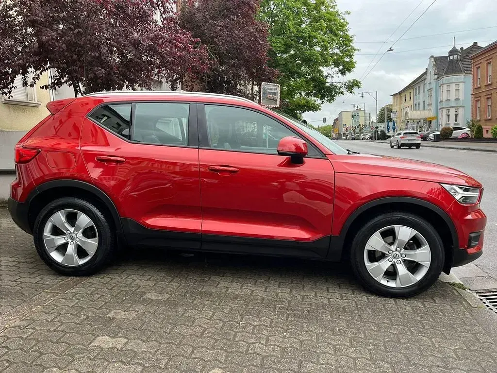Gebraucht Volvo XC40 Momentum 163 PS (119 kW) 2021 Fusion red / metallic SUV