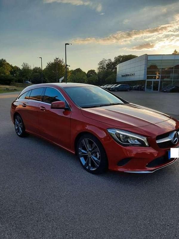 Gebraucht Mercedes CLA180 122 PS (89 kW) 2019 Rot Limousine