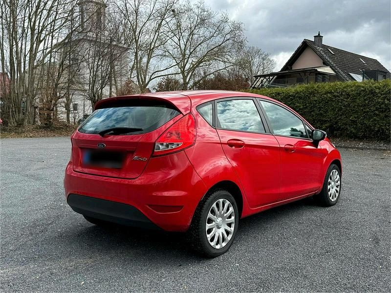 Gebraucht Ford Fiesta 80 PS (58 kW) 2010 Rot Kleinwagen