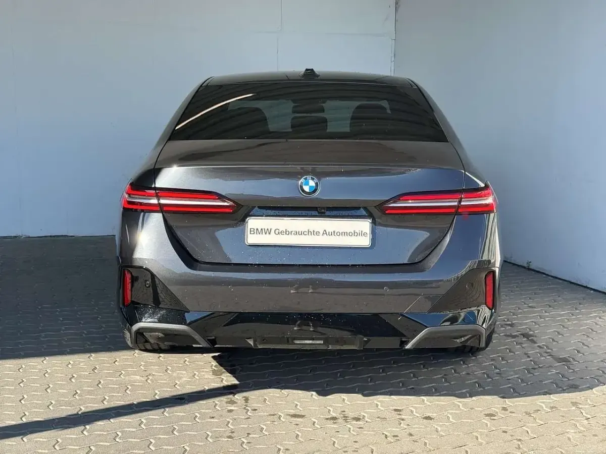Gebraucht BMW 520 M Sport 197 PS (144 kW) 2024 Grau Limousine