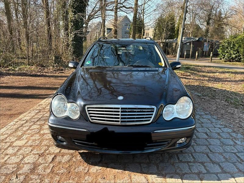 Gebraucht Mercedes C180 143 PS (105 kW) 2005 Schwarz Kombi
