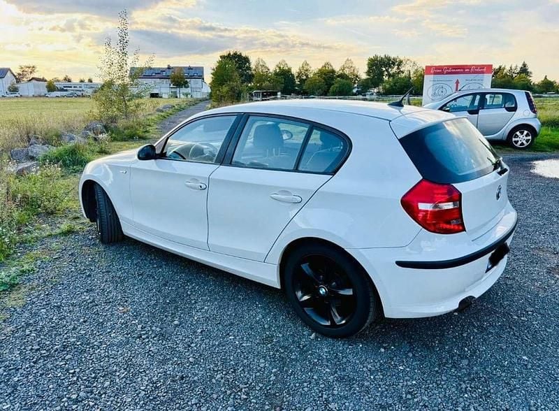 Gebraucht BMW 116 Basis 122 PS (89 kW) 2009 Weiß Kleinwagen