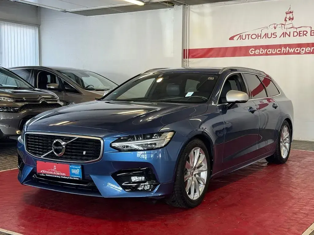 Gebraucht Volvo V90 R-Design 150 PS (110 kW) 2019 Bursting blue / metallic Kombi