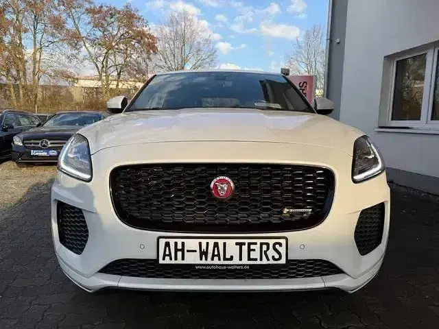Käytetty Jaguar E-Pace R-Dynamic 150 HP (110 kW) 2019 Valkoinen Katumaasturi