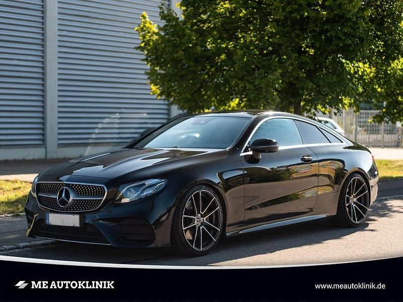 Schwarz Gebraucht 2018 Mercedes E300 AMG line Coupé | 33.999 € (Fairer Preis) - Bild 1/4