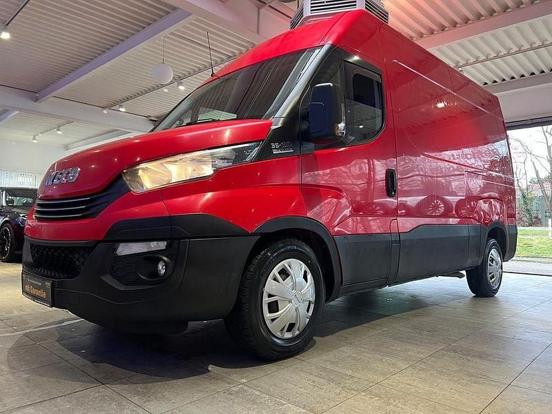 Gebraucht Iveco Daily 179 PS (131 kW) 2017 Rot Van / Kleinbus