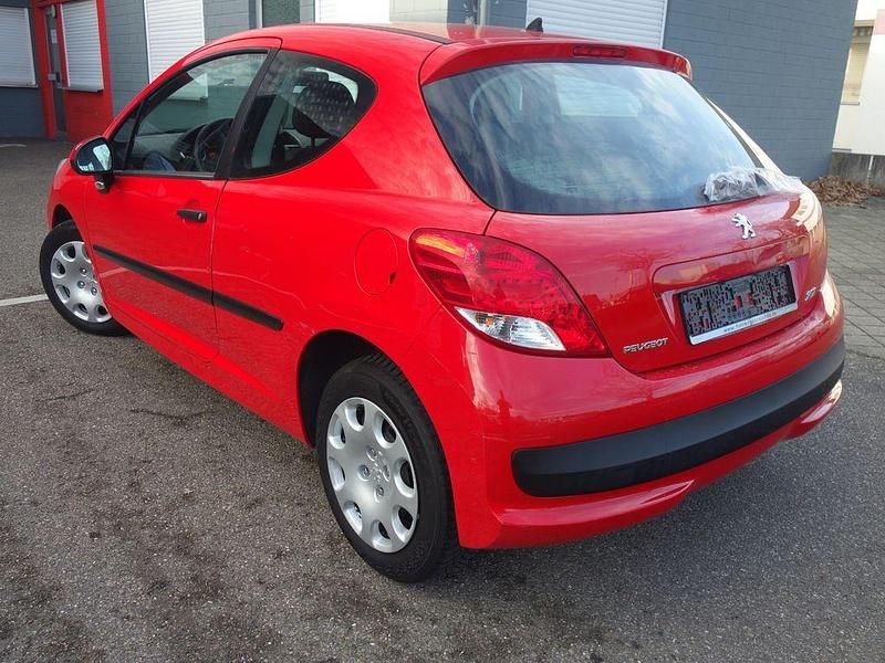 Gebraucht Peugeot 207 Filou 73 PS (53 kW) 2011 Rot Kleinwagen