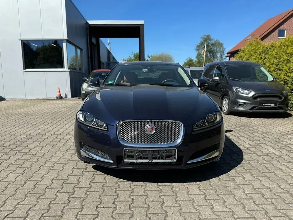 Second-hand Jaguar XF 200 CP (147 kW) 2014 Albastru Berlinǎ