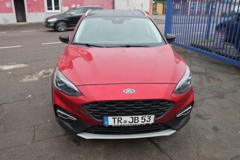 Rot Gebraucht 2020 Ford Focus Active Limousine | 10.900 € (Superpreis) - Bild 1/4