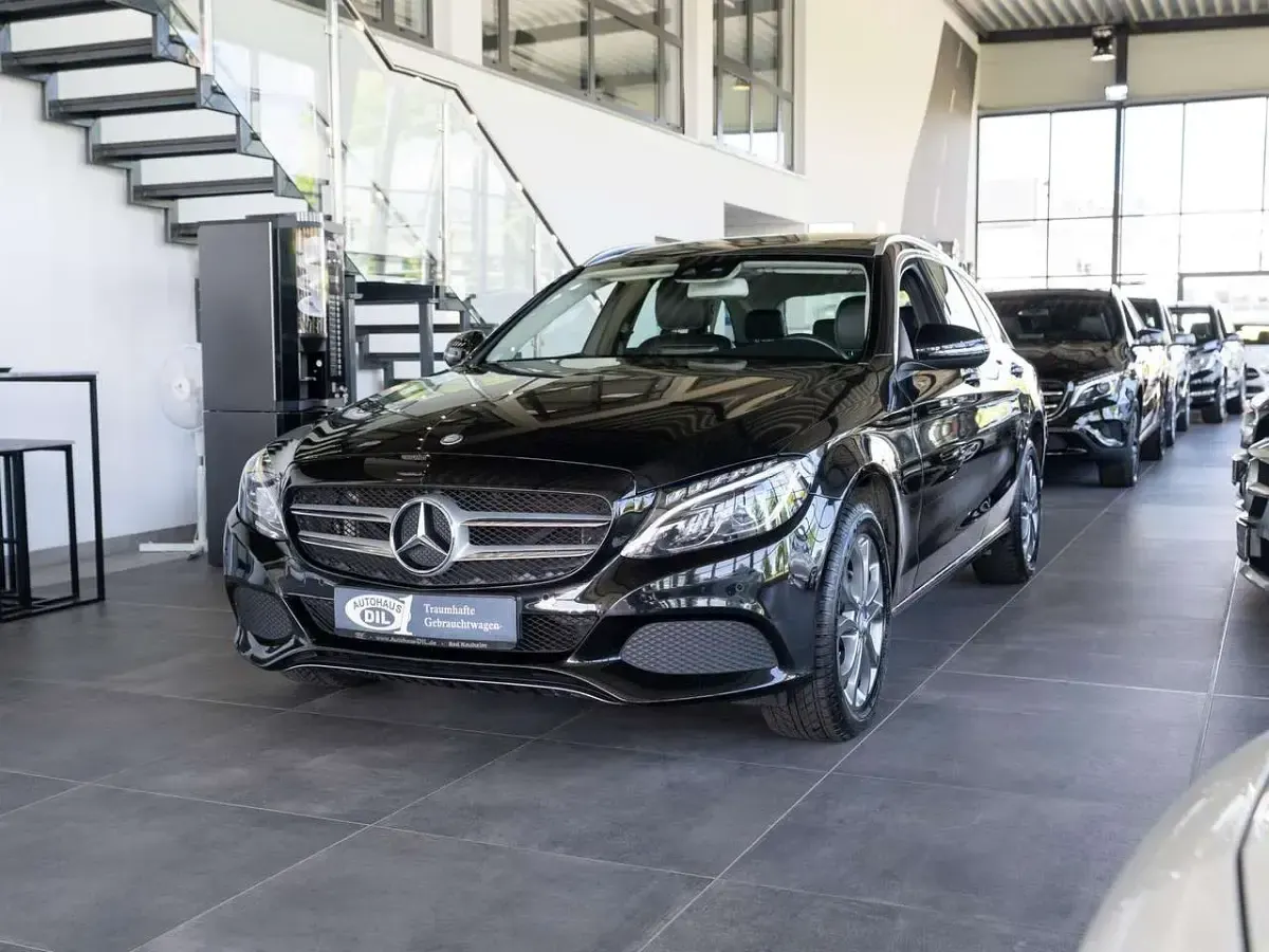 Gebraucht Mercedes C220 Avantgarde 170 PS (125 kW) 2016 Schwarz Limousine