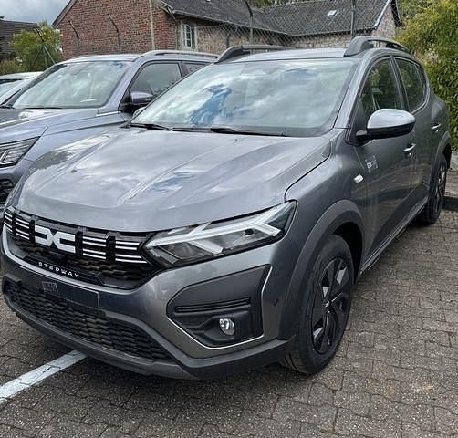 Neu Dacia Sandero Expression 101 PS (74 kW) 2025 Grün Kleinwagen