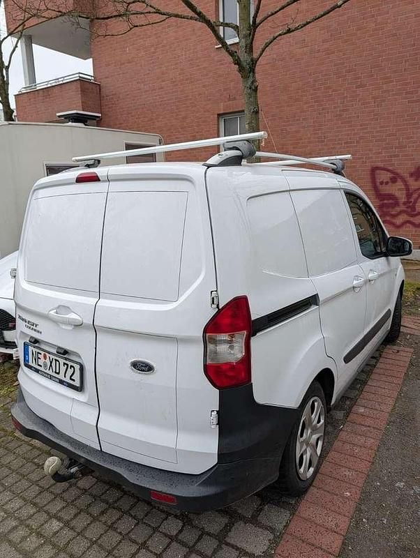 Używany Ford Courier 75 KM (55 kW) 2015 Minivan