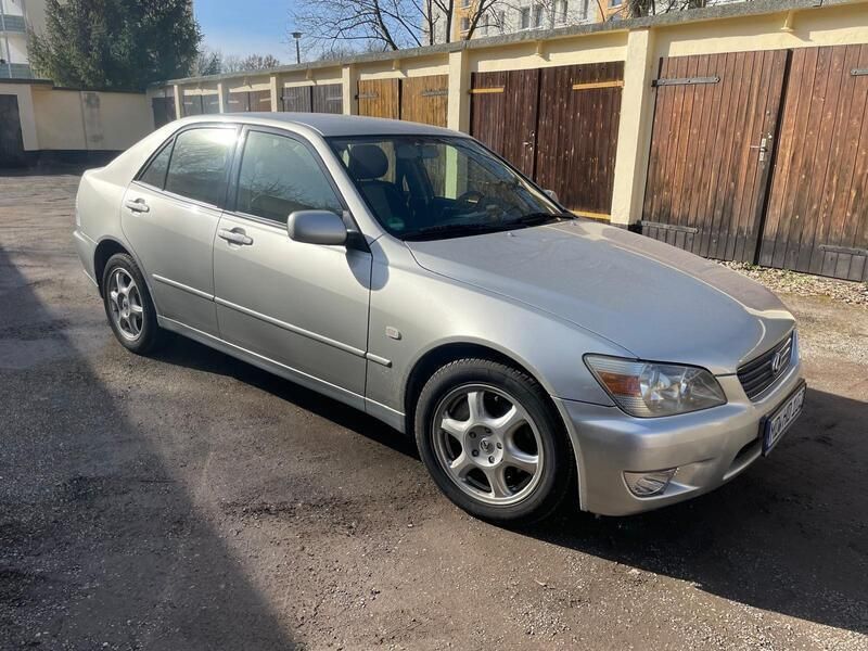 Silber Gebraucht 1999 Lexus IS200 Limousine | 5.000 € - Bild 1/4