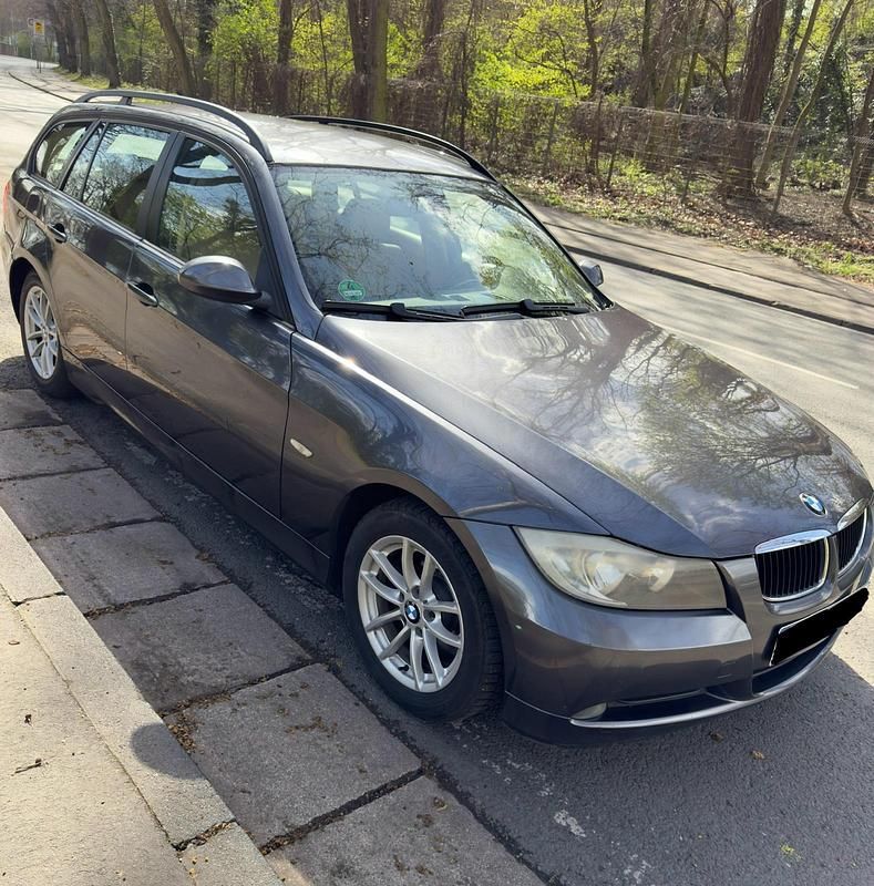 Gebraucht BMW 318 143 PS (105 kW) 2013 Grau Kombi