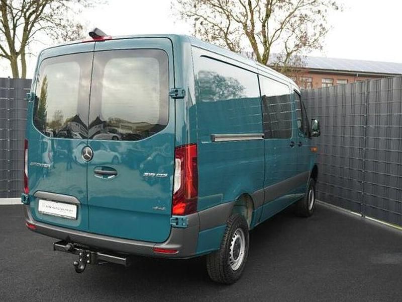 Gebraucht Mercedes Sprinter 163 PS (119 kW) 2020 Grün Van