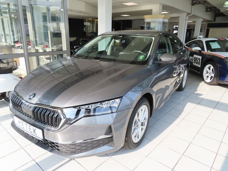 Grau Gebraucht 2024 Skoda Octavia Selection Limousine | 28.980 € (Guter Preis) - Bild 1/4