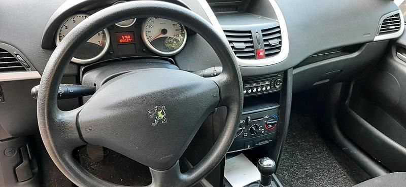 Weiß Gebraucht 2009 Peugeot 207 Limousine | 1.300 € (Guter Preis) - Bild 1/4