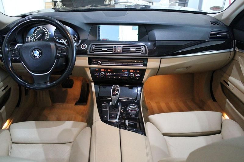 Gebraucht BMW 520 Sport Line 184 PS (135 kW) 2011 Imperialblau Kombi