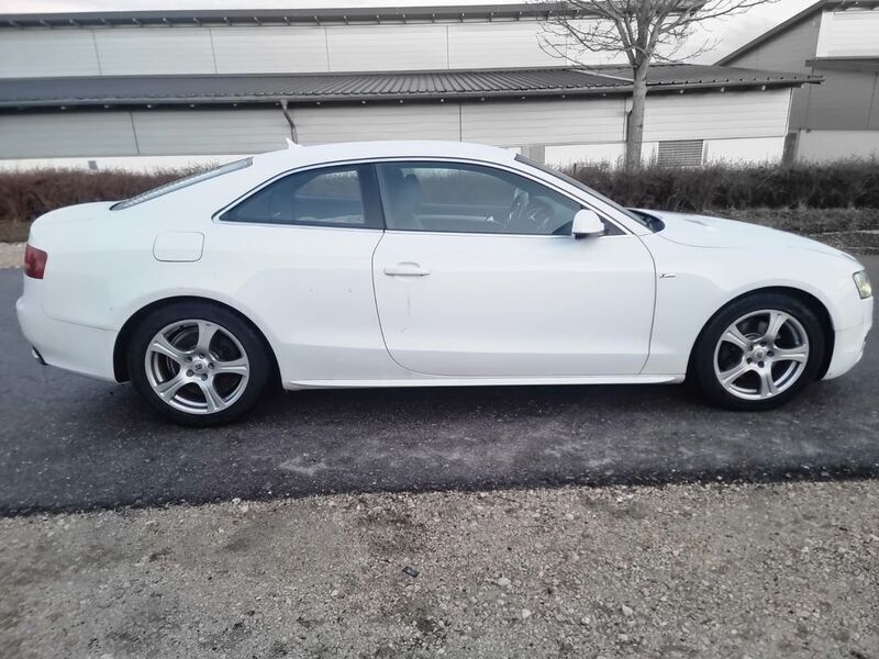 Weiß Gebraucht 2010 Audi A5 S-Line Coupé | 5.900 € (Guter Preis) - Bild 1/4