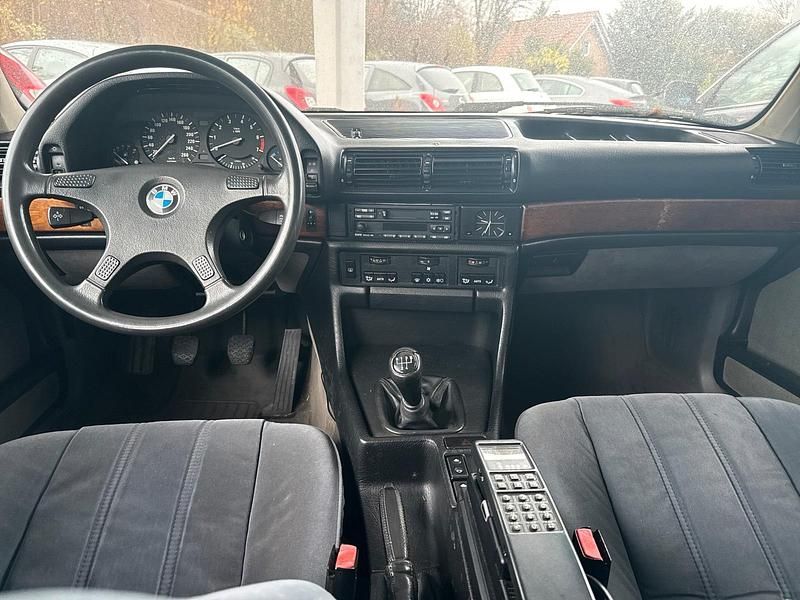 Gebraucht BMW 730 187 PS (137 kW) 1990 Schwarz Limousine