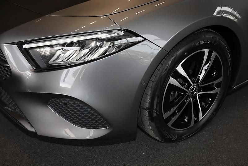 Gebraucht Mercedes A200 Progressive 163 PS (119 kW) 2024 Metalliclack mountaingrau Limousine