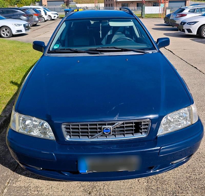 Blau Gebraucht 2003 Volvo V40 Kombi | 1.000 € (Fairer Preis) - Bild 1/4