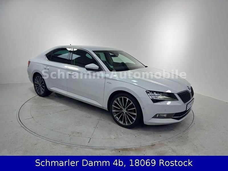Gebraucht Skoda Superb LAURIN & KLEMENT 190 PS (139 kW) 2015 Weiß Limousine