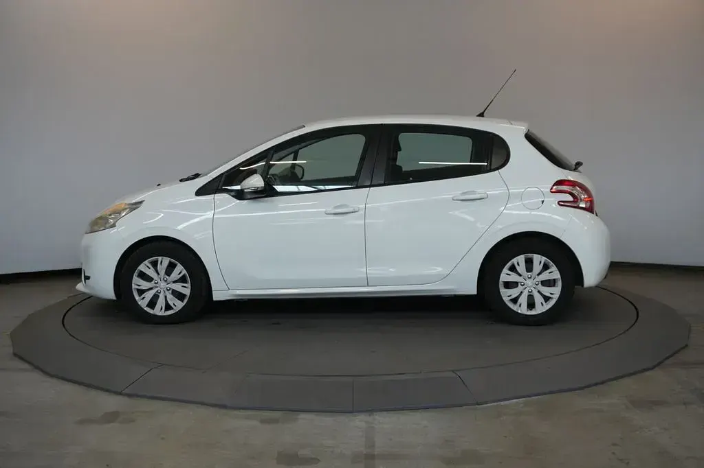 Gebraucht Peugeot 208 Active 68 PS (50 kW) 2014 Weiß Kleinwagen
