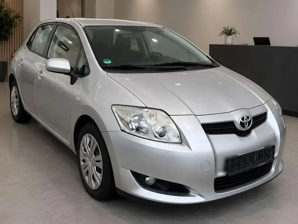 Gebraucht Toyota Auris Sol 124 PS (91 kW) 2006 Silver metallic Kleinwagen