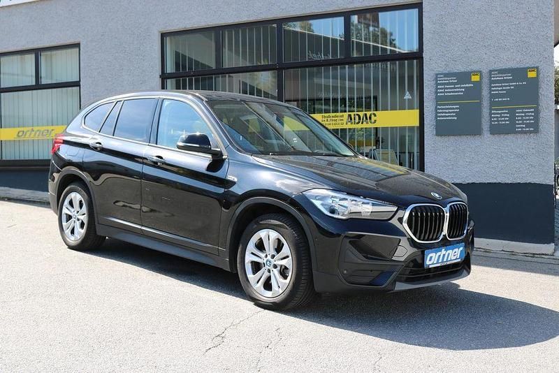 Schwarz Gebraucht 2022 BMW X1 Advantage SUV | 21.940 € (Superpreis) - Bild 1/4