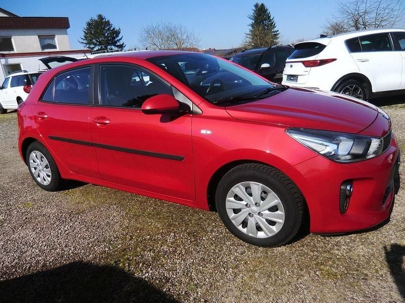Gebraucht Kia Rio 84 PS (61 kW) 2018 Rot Limousine