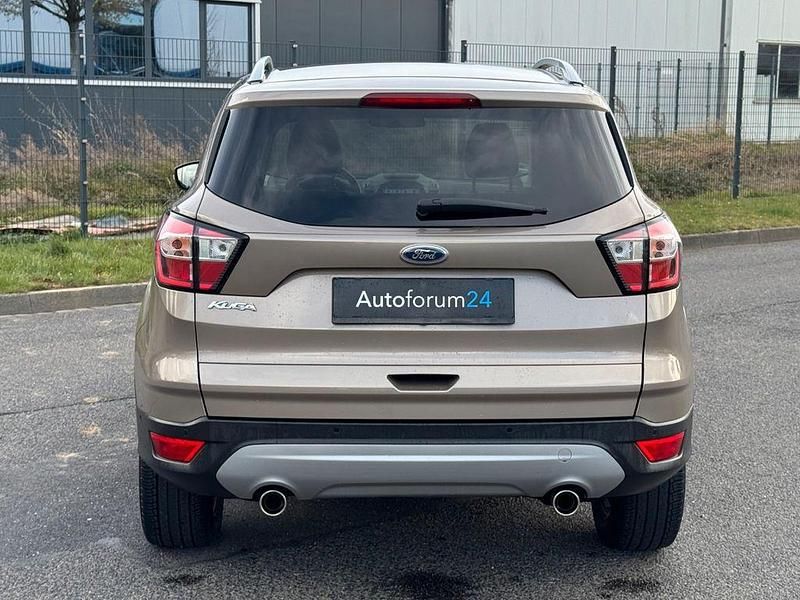 Gebraucht Ford Kuga Titanium 150 PS (110 kW) 2019 Silber SUV