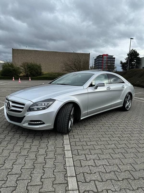 Silber Gebraucht 2014 Mercedes CLS350 Limousine | 17.999 € (Fairer Preis) - Bild 1/4