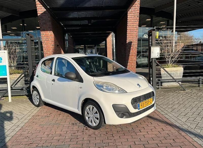 Gebraucht Peugeot 107 Access 68 PS (50 kW) 2012 Weiß Kleinwagen