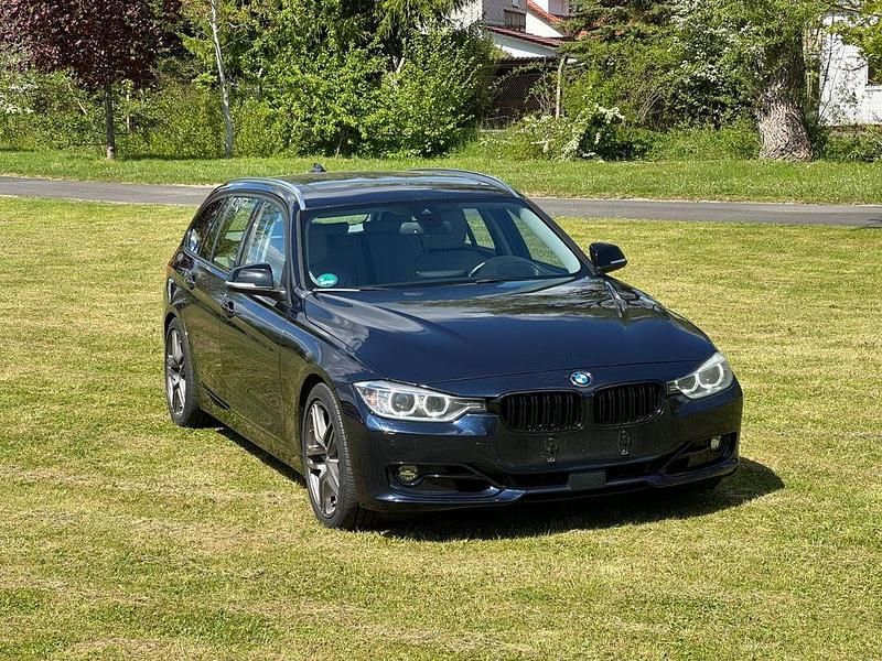 Blau Gebraucht 2012 BMW 330 Performance Kombi | 13.500 € (Guter Preis) - Bild 1/4