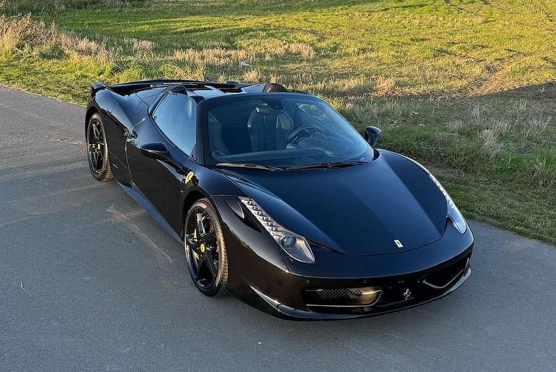 Schwarz Gebraucht 2012 Ferrari 458 Cabrio | 194.900 € - Bild 1/4