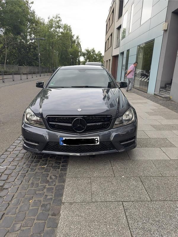 Grau Gebraucht 2015 Mercedes C180 Coupé | 17.000 € (Superpreis) - Bild 1/4