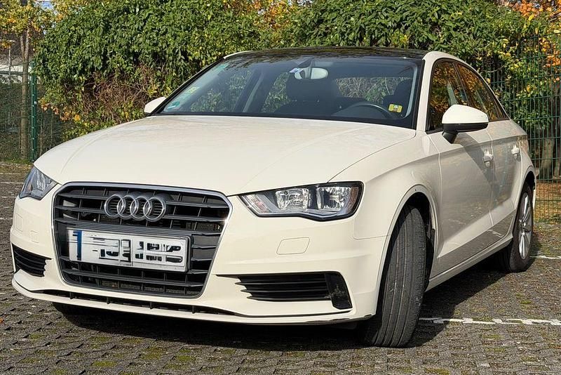 Weiß Gebraucht 2016 Audi A3 Attraction Limousine | 10.500 € (Superpreis) - Bild 1/4
