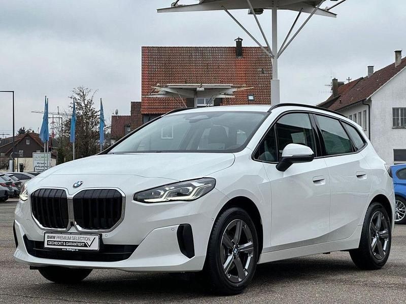 Gebraucht BMW 220 156 PS (114 kW) 2025 Weiß Van / Kleinbus